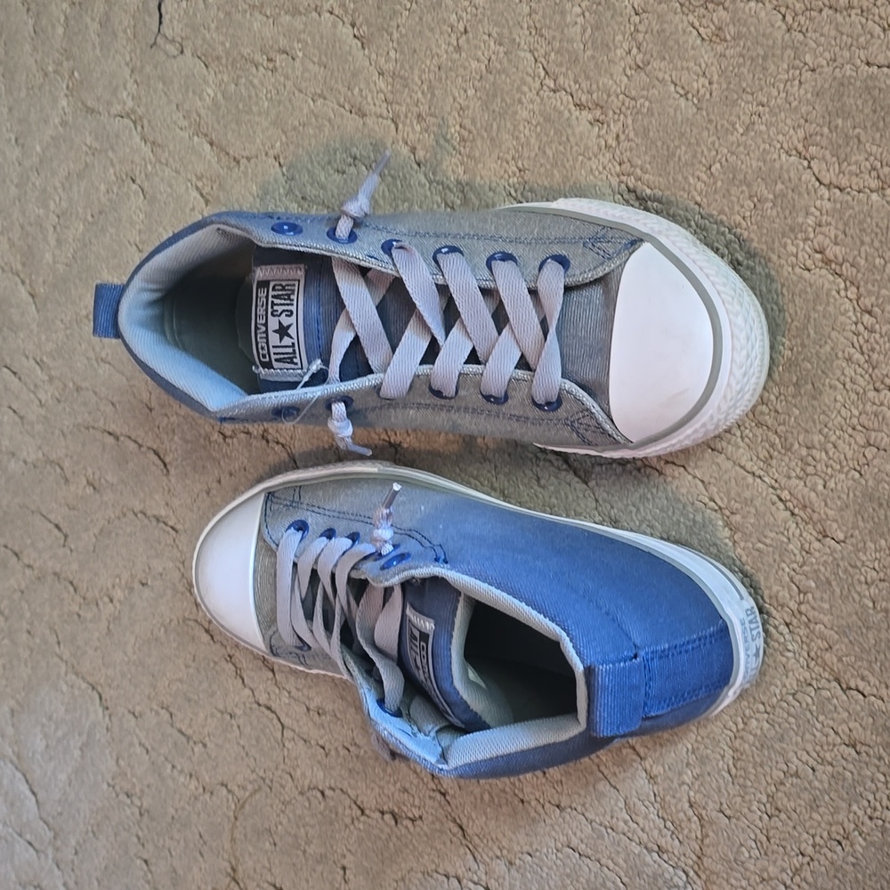 Kids no tie Converse All Stars excellent condition